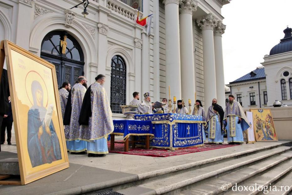 Soborul Catedralei săvârșind slujba sfințirii apei  / Foto: Flavius Popa