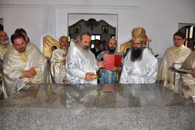 Moment din timpul sfințirii